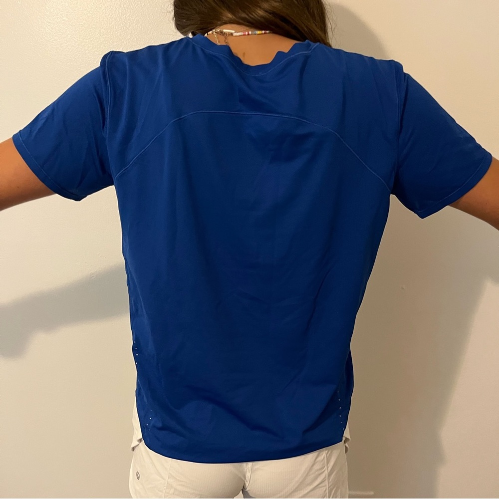 lululemon tee - Picture 2 of 2